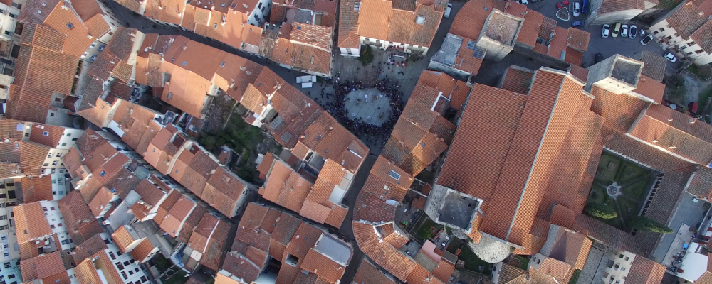 Les Fêtes de l’Ours vues du ciel grâce à un drone