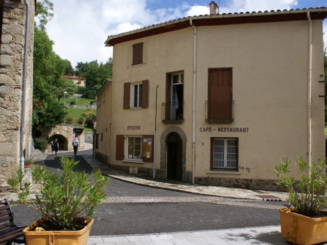 Place de la République à Corsavy