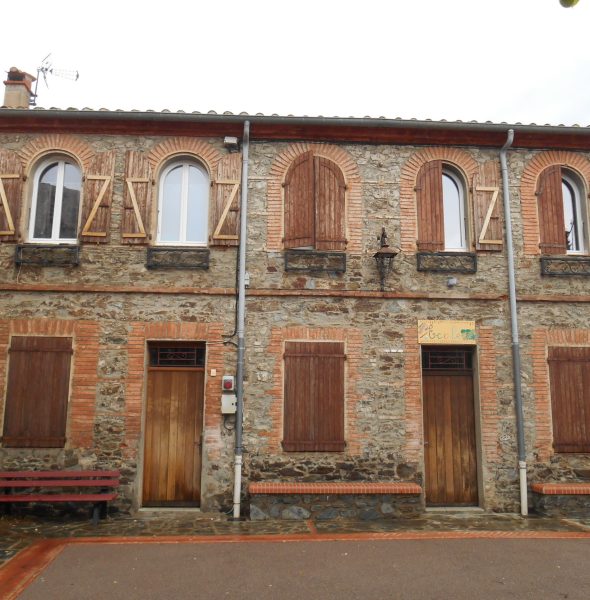 Découvrez le village de SAINT-MARSAL. Visite guidée en français